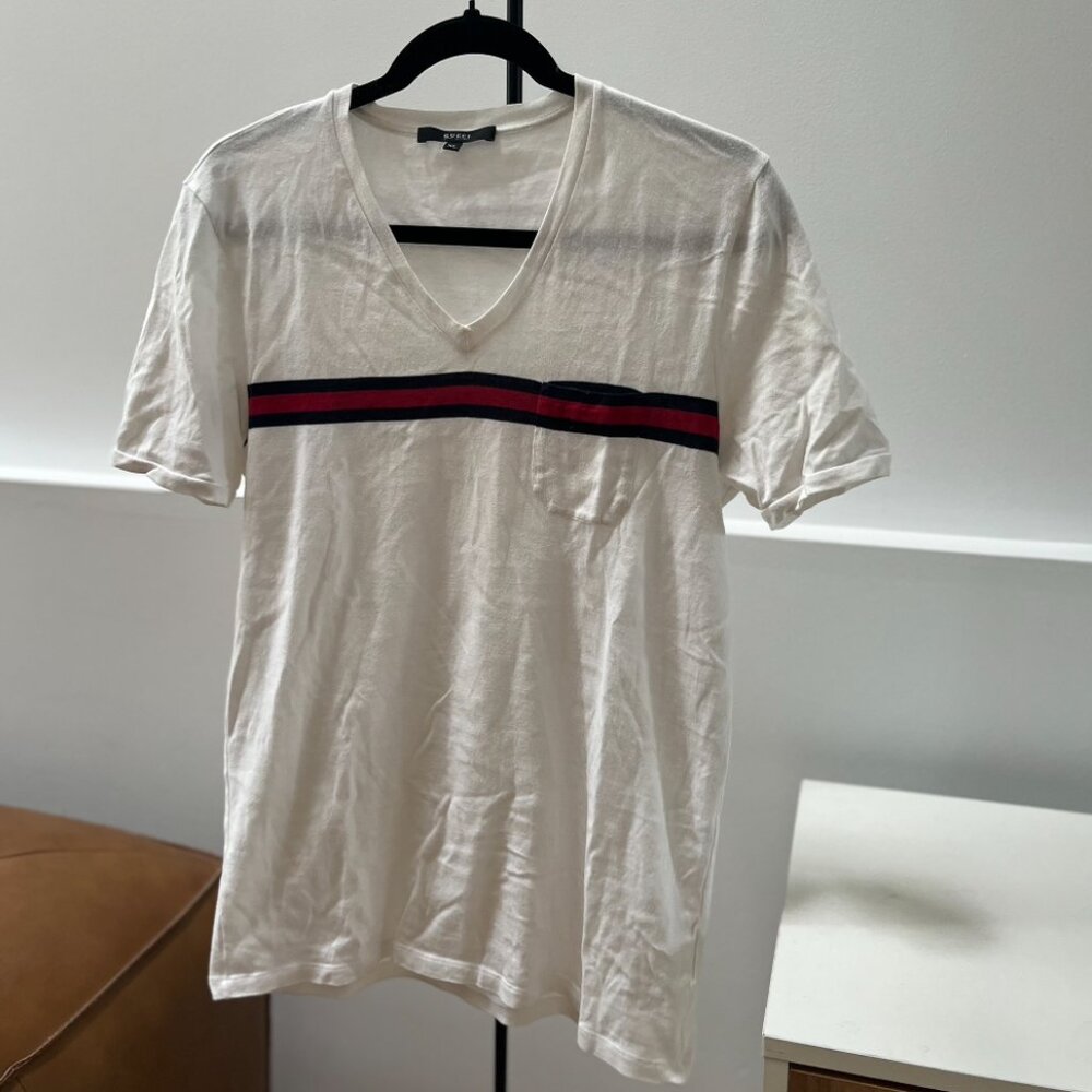 GUCCI – Vintage Cotton T-shirt – V-Neck, Front Pocket – Size XL (fits M)